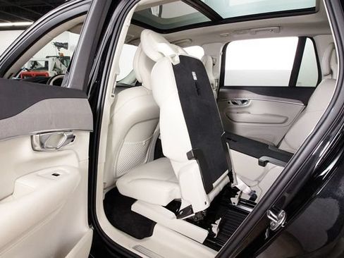 Certified 2025 Volvo XC90 B5 Plus w/ Protection Package Premier AWD/4WD image 23