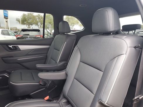 Used 2025 Buick Enclave Preferred image 11