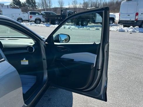 New 2026 Chevrolet Trax LT w/ Sunroof Package image 42