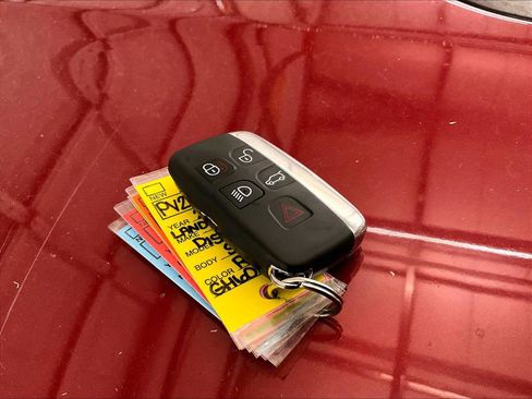 Used 2016 Land Rover Discovery Sport SE image 10