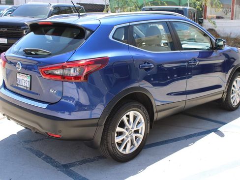 Used 2020 Nissan Rogue Sport SV FWD image 4