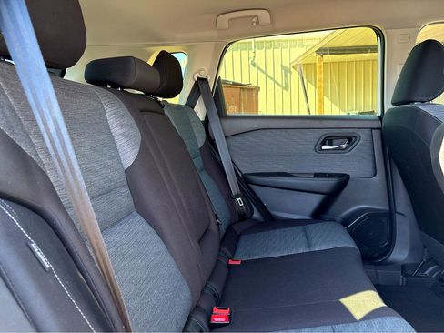 Used 2023 Nissan Rogue SV image 12