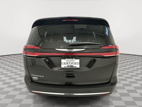 Used 2024 Chrysler Pacifica Touring-L FWD image 4
