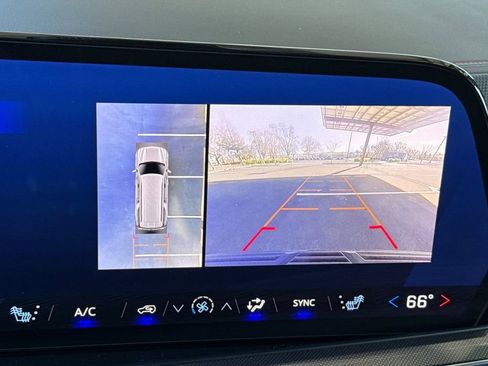 Used 2025 Chevrolet Suburban RST image 31