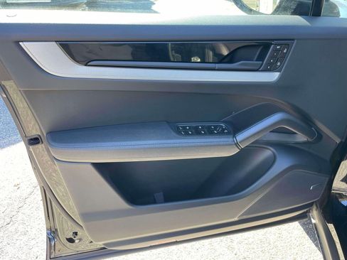 Used 2024 Porsche Cayenne Base image 16