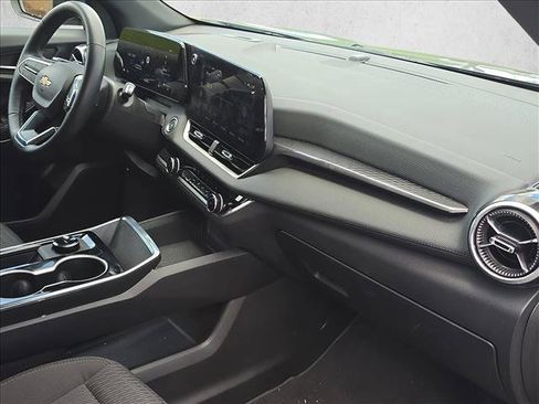 Used 2026 Chevrolet Equinox LT FWD image 25