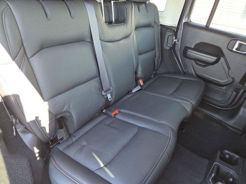 Used 2021 Jeep Wrangler Unlimited Sport AWD/4WD image 17
