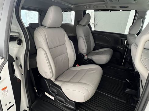 Used 2017 Toyota Sienna Limited Premium AWD/4WD image 13