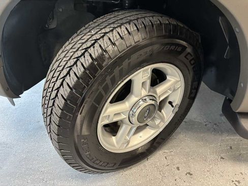 Used 2002 Ford Explorer XLT image 28