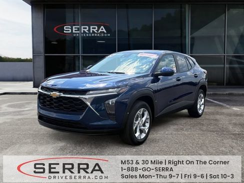 Used 2024 Chevrolet Trax LS w/ LS Convenience Package FWD image 1