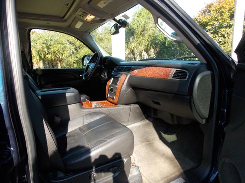 Used 2008 Chevrolet Suburban LTZ w/ LTZ Preferred Equipment Group image 16