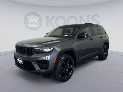 Used 2023 Jeep Grand Cherokee Altitude AWD/4WD image 1