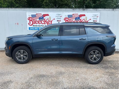 Used 2025 Chevrolet Traverse LT w/ Driver Confidence Package FWD image 7