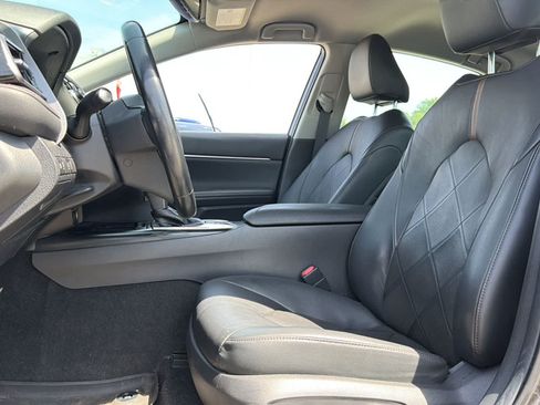 Used 2019 Toyota Camry XLE FWD image 14