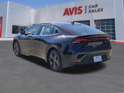 Used 2025 Toyota Prius LE image 3