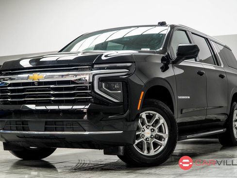 Used 2025 Chevrolet Suburban LT image 1