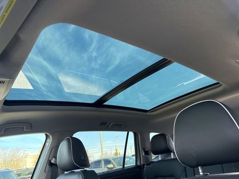 Certified 2025 Volkswagen Atlas SEL Premium R-Line image 29