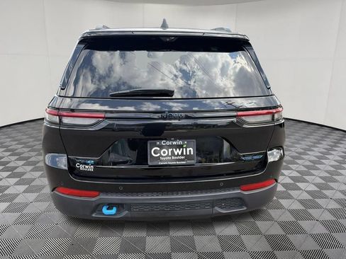 Used 2024 Jeep Grand Cherokee Trailhawk w/ Luxury Tech Group III AWD/4WD image 8
