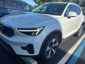 Used 2025 Volvo XC40 B5 Plus AWD/4WD video 2