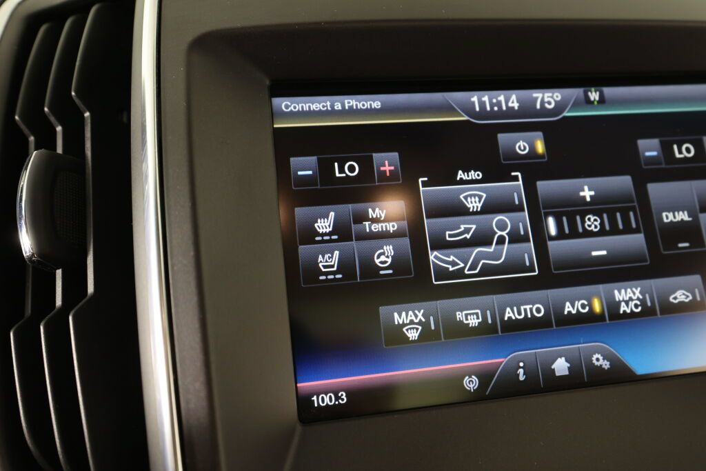 Used 2015 Ford Edge Titanium w/ Equipment Group 302A AWD/4WD image 36