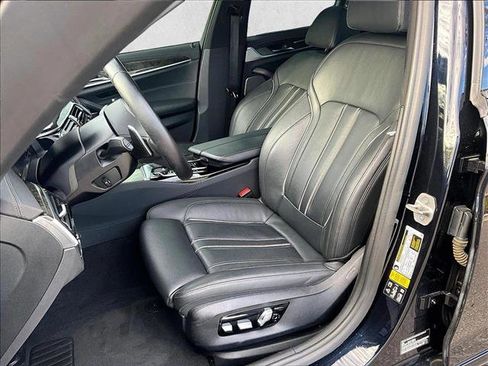 Used 2022 BMW M550i xDrive w/ Executive Package image 24