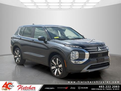 Used 2025 Mitsubishi Outlander SE AWD/4WD image 1
