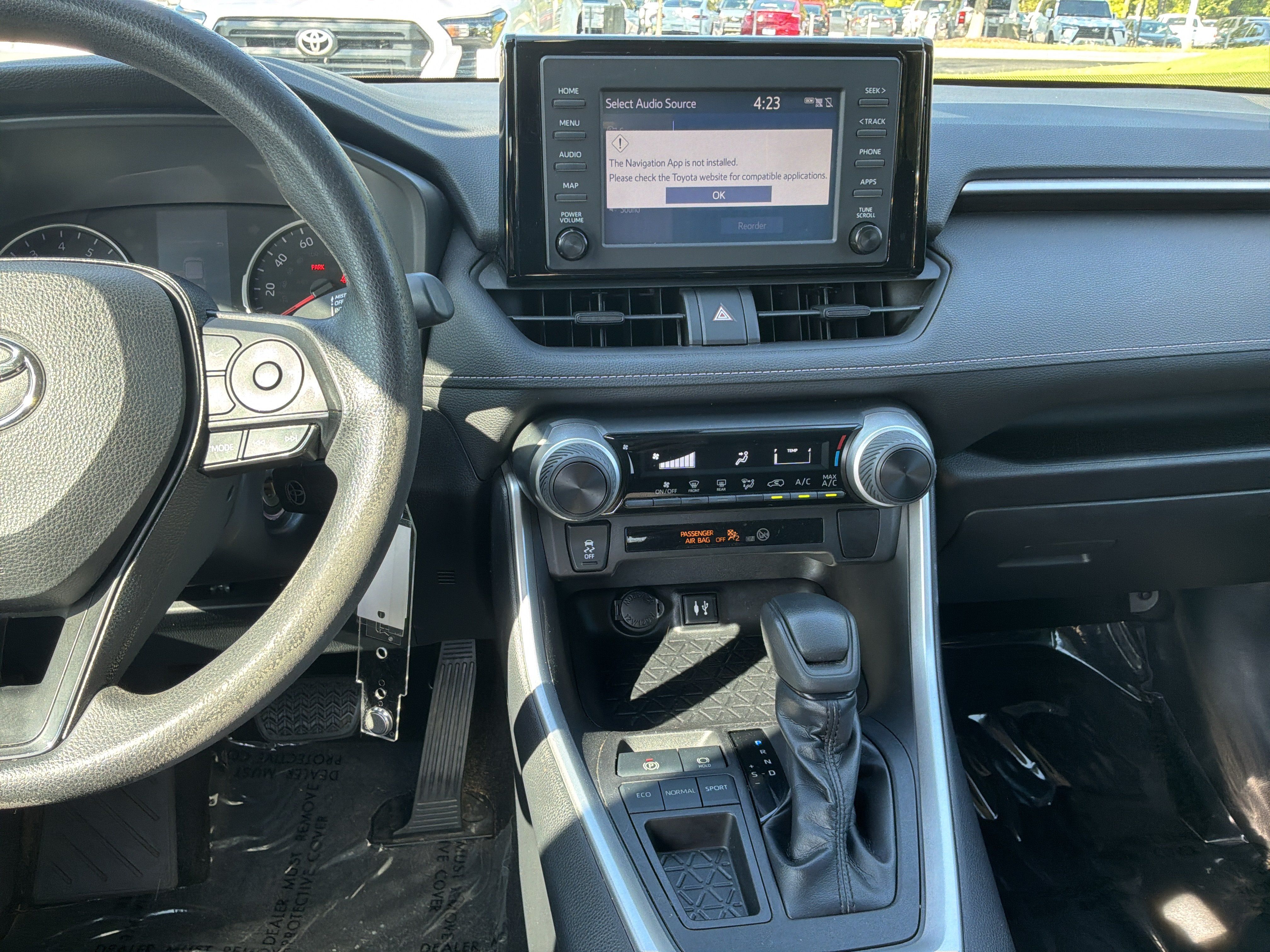 Used 2019 Toyota RAV4 LE FWD image 37
