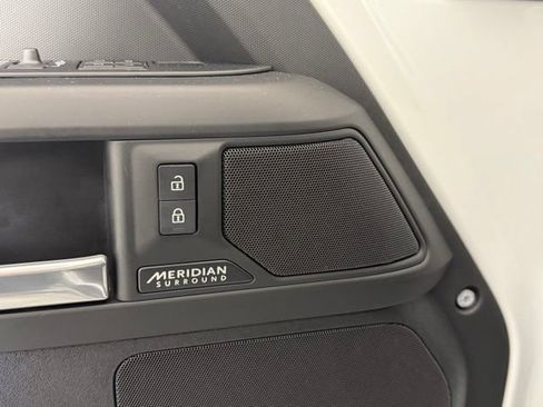 New 2025 Land Rover Defender 110 X-Dynamic SE AWD/4WD image 29