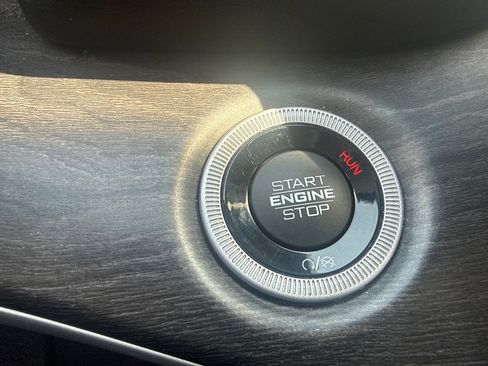 Used 2023 Jeep Grand Cherokee Limited image 29