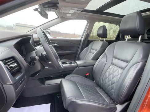 Used 2023 Nissan Rogue Platinum w/ Platinum Premium Package image 12