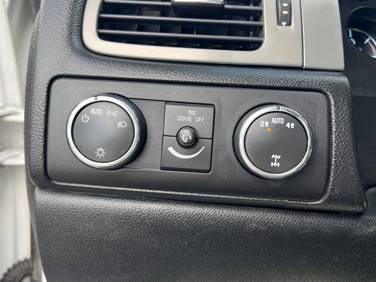 Used 2011 Chevrolet Avalanche LS AWD/4WD image 27