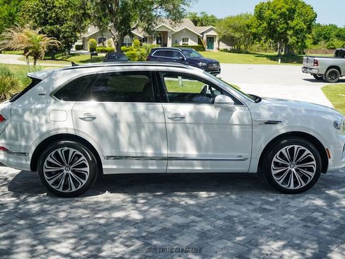 Used 2021 Bentley Bentayga image 9