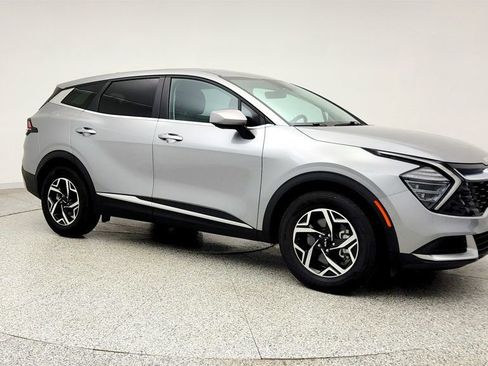 Used 2024 Kia Sportage LX image 3