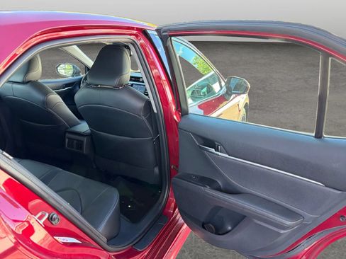 Used 2018 Toyota Camry XSE FWD image 17
