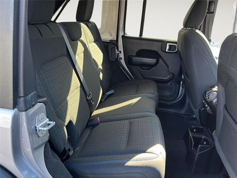 Used 2021 Jeep Wrangler Unlimited Islander image 32