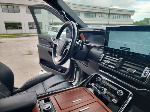 Certified 2024 Lincoln Navigator Reserve AWD/4WD image 31