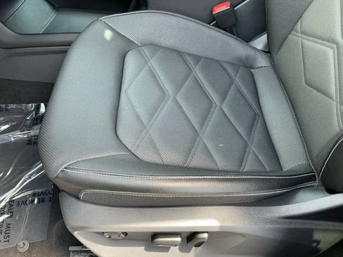 Used 2025 Volkswagen Atlas SE AWD/4WD image 16