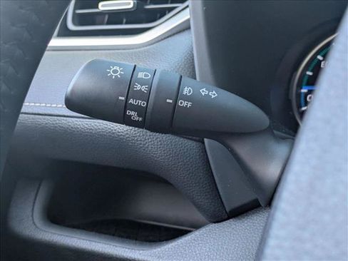 Used 2022 Toyota RAV4 XLE Premium AWD/4WD image 11