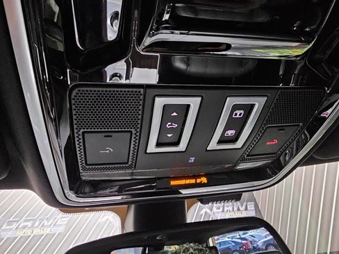 Used 2015 Land Rover Range Rover Supercharged image 28