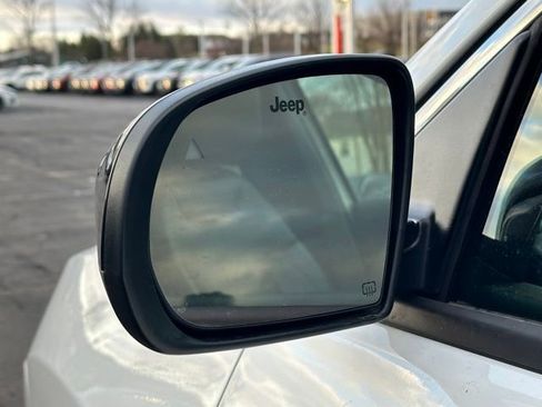 Used 2025 Jeep Compass Latitude image 13