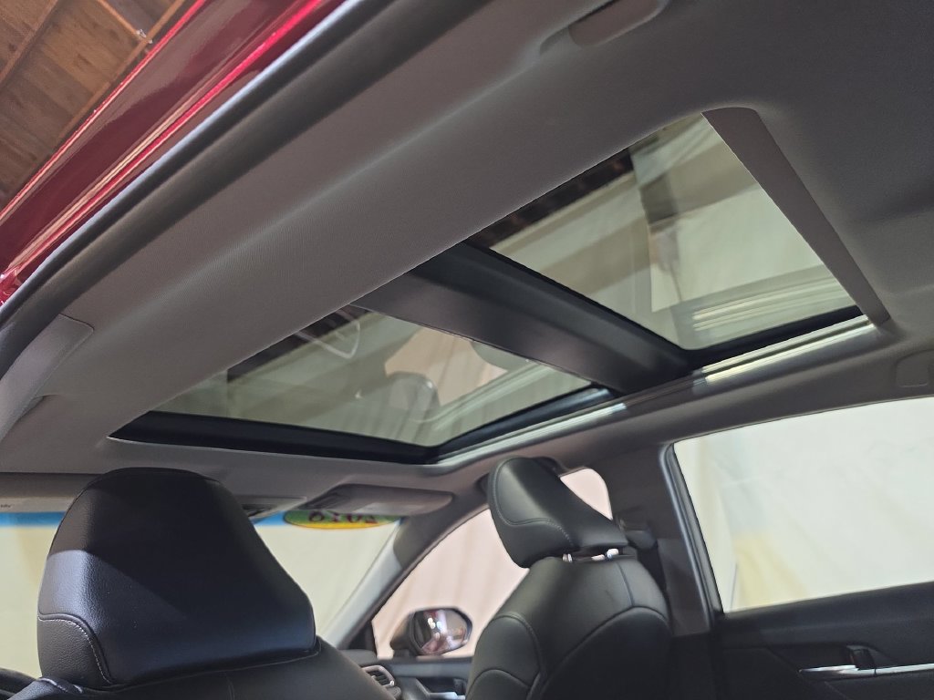 Used 2018 Toyota Camry XSE FWD image 16