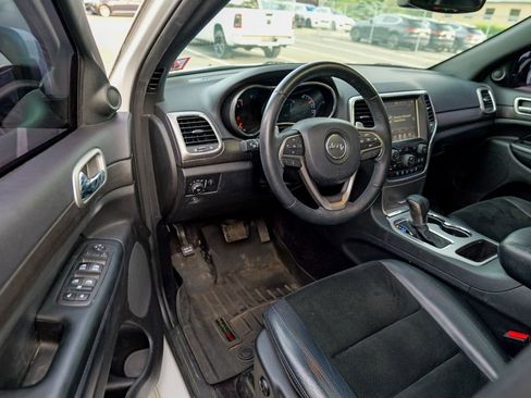 Used 2017 Jeep Grand Cherokee Altitude AWD/4WD image 16