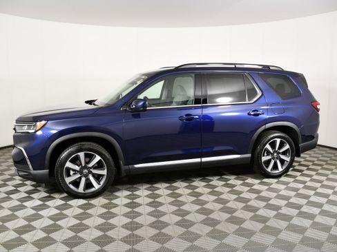Certified 2025 Honda Pilot Touring image 9