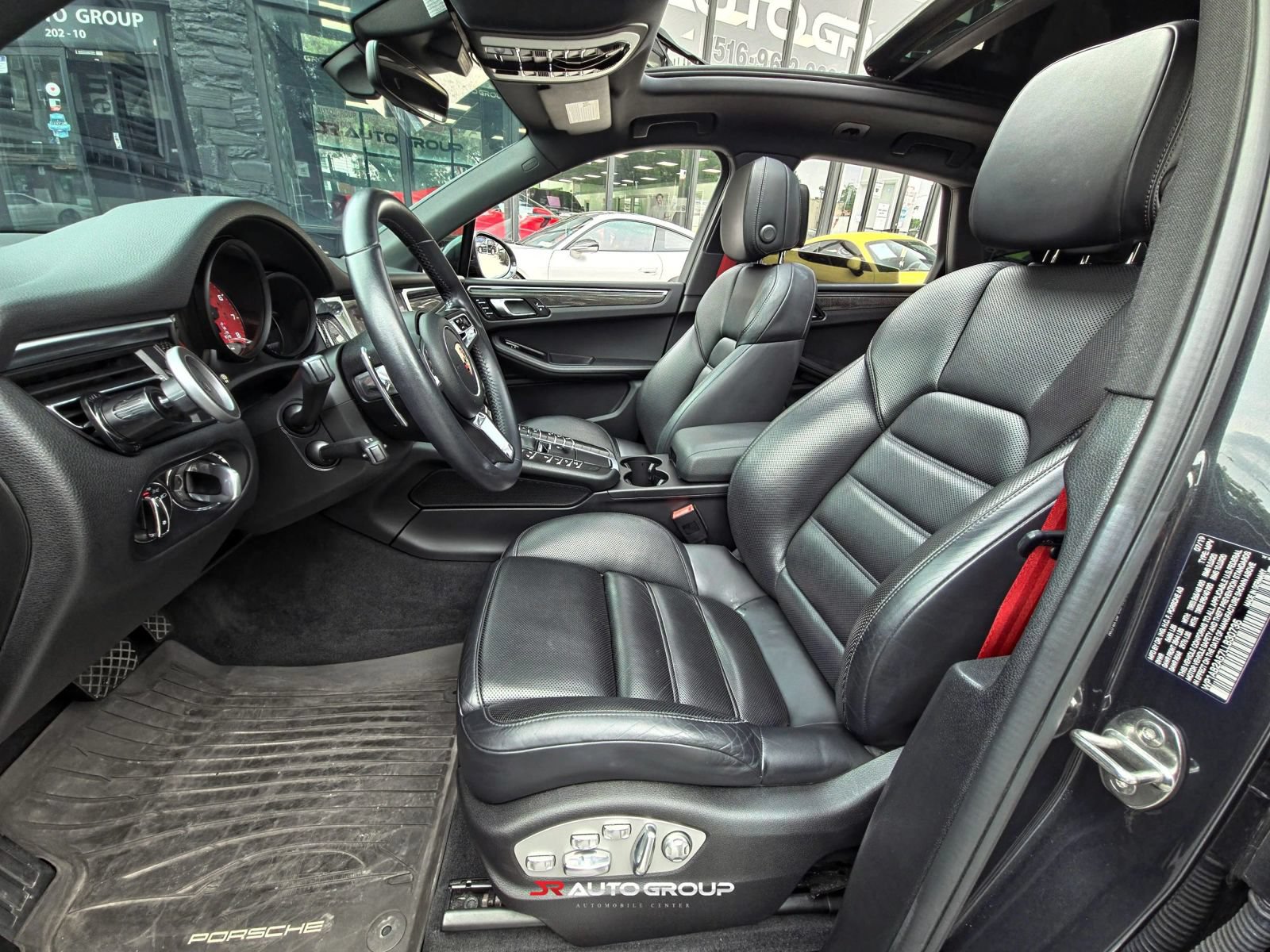 Used 2020 Porsche Macan S AWD/4WD image 38