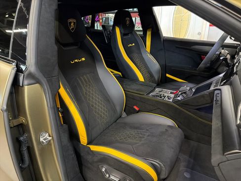 Used 2024 Lamborghini Urus Performante AWD/4WD image 31