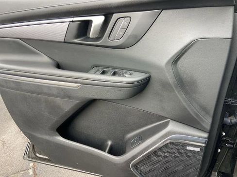 Used 2025 Buick Enclave Sport Touring image 17