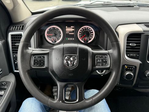 Used 2020 RAM 1500 Classic SLT image 15