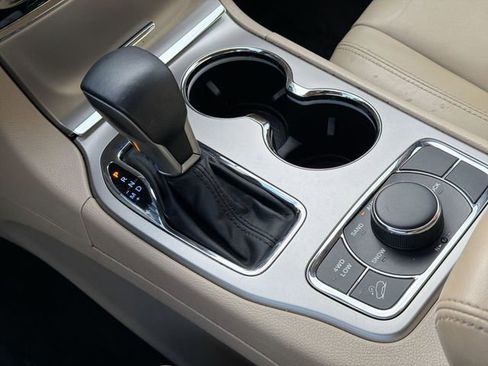 Used 2019 Jeep Grand Cherokee Limited image 24