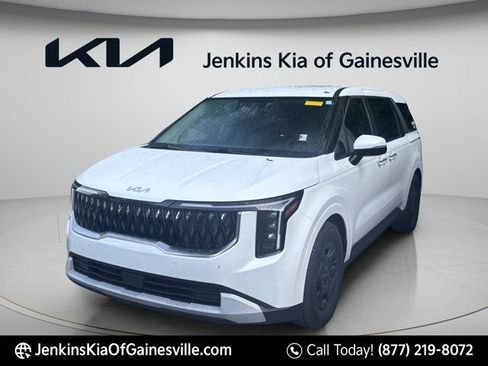 Used 2025 Kia Carnival FWD image 3