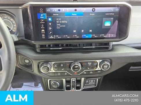 Used 2024 Jeep Gladiator Sport AWD/4WD image 21